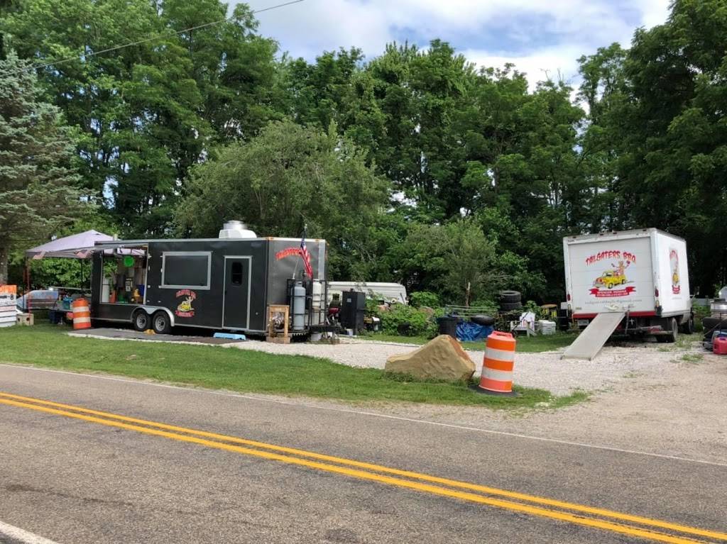 Tailgaters BBQ | restaurant | 10542 IN-246, Coal City, IN 47427, USA | 8125855388 OR +1 812-585-5388