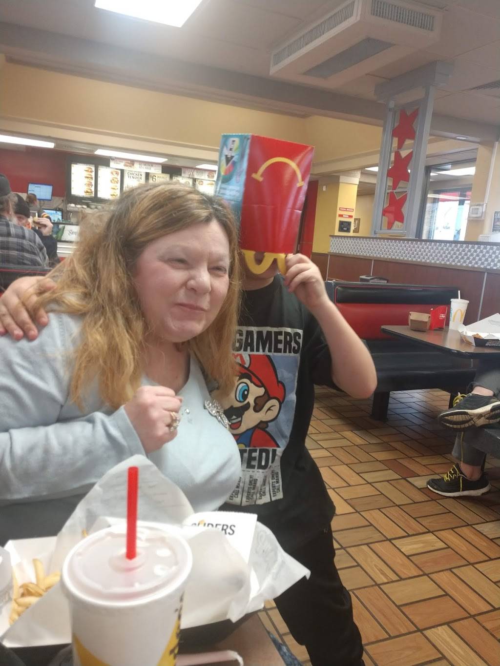 Hardees | restaurant | 2820 Main St, Elwood, IN 46036, USA | 7655522345 OR +1 765-552-2345