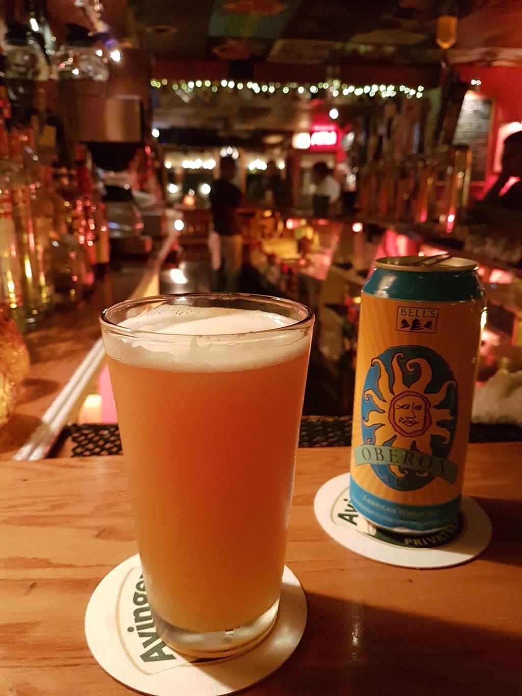 Guthries Tavern | restaurant | 1300 W Addison St, Chicago, IL 60613, USA | 7734772900 OR +1 773-477-2900