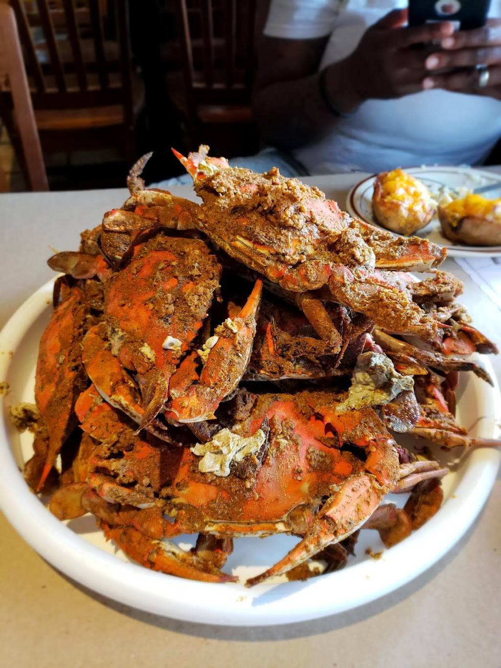 Mikes Restaurant & Crabhouse | restaurant | 3030 Riva Rd, Riva, MD 21140, USA | 4109562784 OR +1 410-956-2784