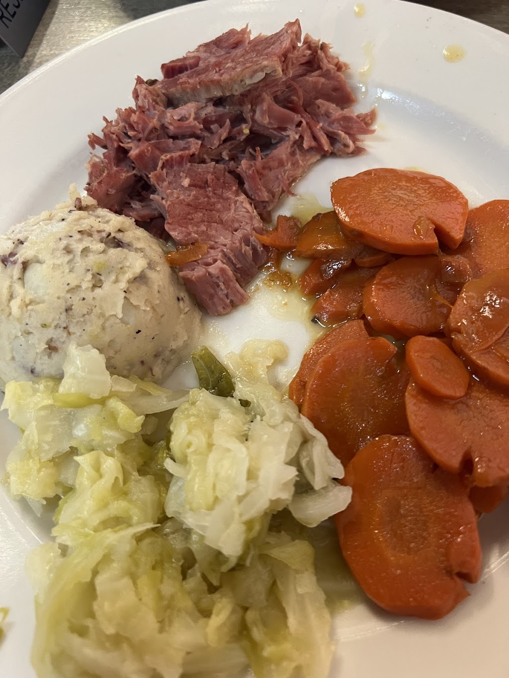 The Garage - A Sports Bar B Q | restaurant | 19221 S Alpha Ave, Green Valley, AZ 85614, USA | 5206259698 OR +1 520-625-9698