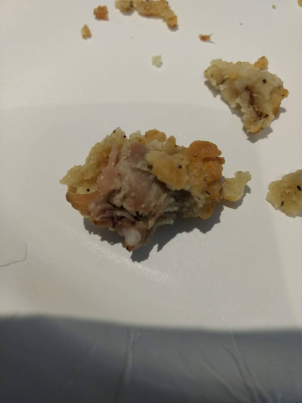 KFC | meal takeaway | 5925 Malden Rd, Windsor, ON N9H 1S6, Canada | 2262162695 OR +1 226-216-2695