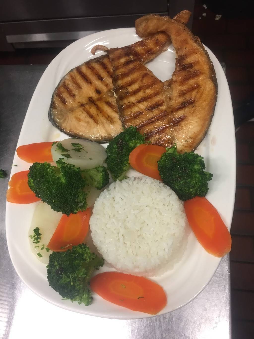 Mely & Mar Restaurant | restaurant | 304 Ferry St, Newark, NJ 07105, USA | 9732308118 OR +1 973-230-8118