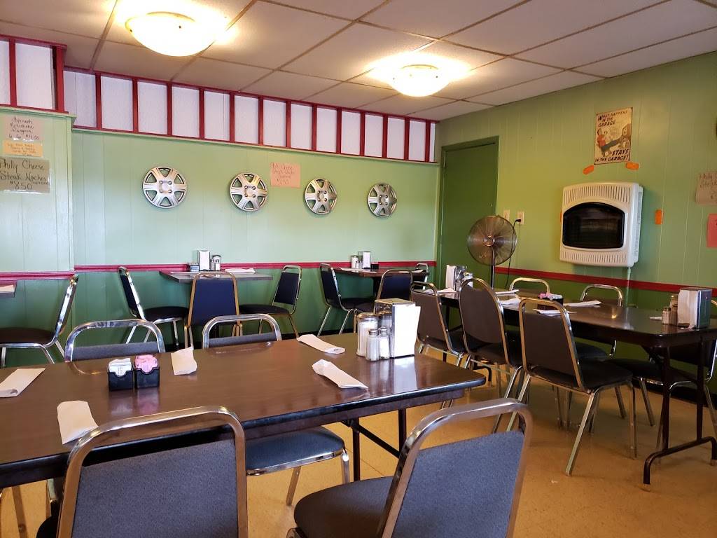 Old Fill Inn Station | restaurant | 208 Main St, Batchtown, IL 62006, USA | 6183960466 OR +1 618-396-0466