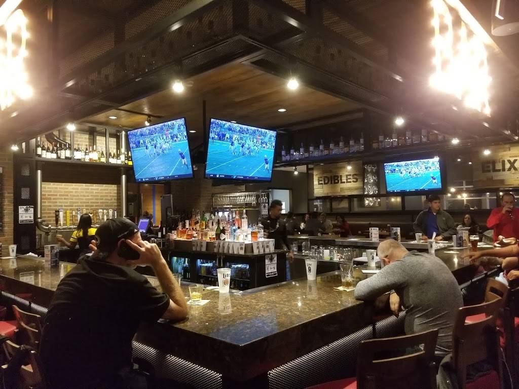 Applebees Grill + Bar | restaurant | 333 E Jefferson Ave, Detroit, MI 48226, USA | 3138795141 OR +1 313-879-5141