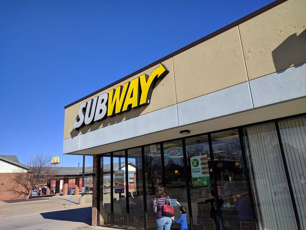 Subway | restaurant | 232 S Dirksen Pkwy, Springfield, IL 62703, USA | 2177899121 OR +1 217-789-9121