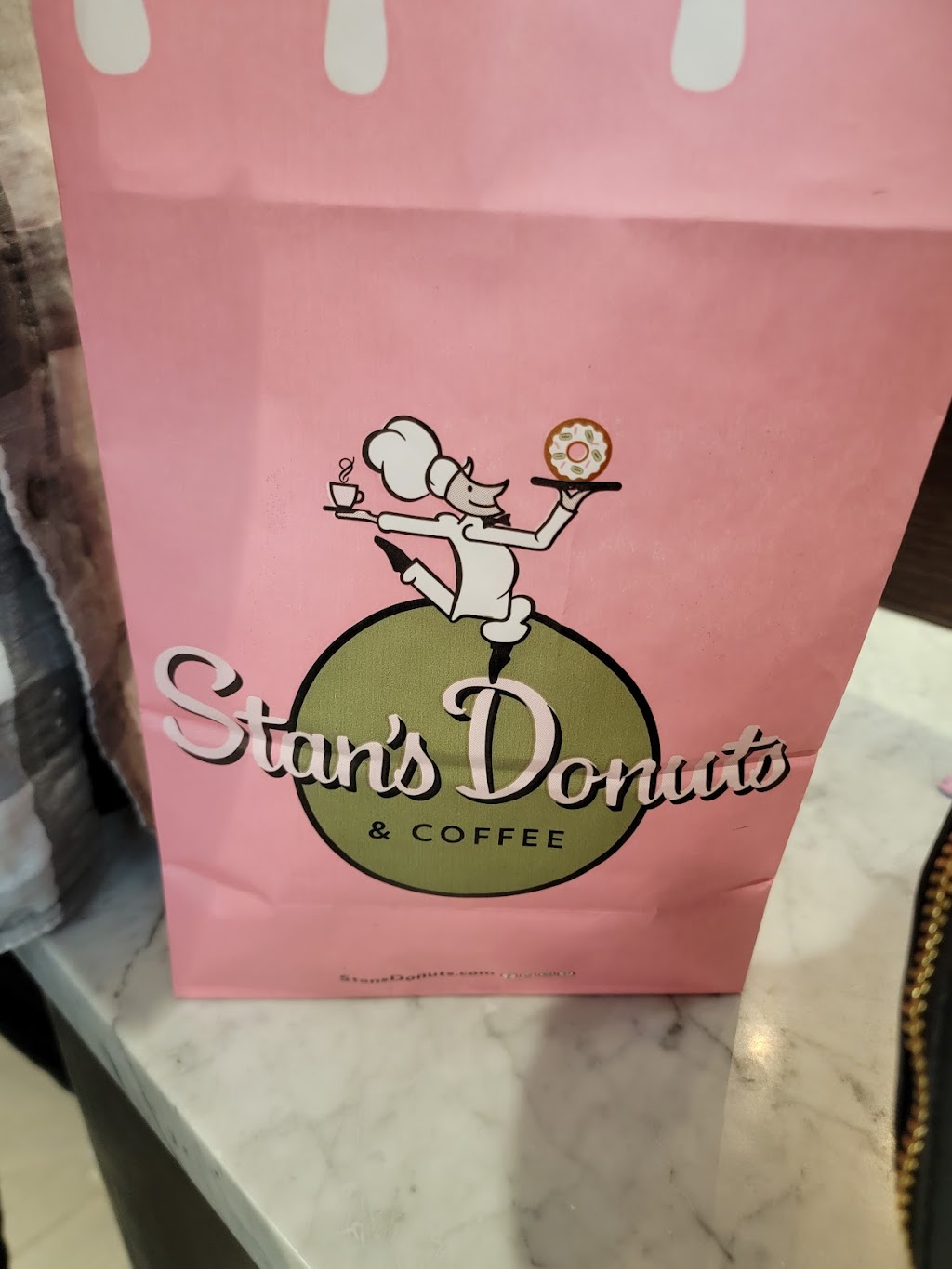 Stans Donuts & Coffee | bakery | 5 Woodfield Mall VC12, Schaumburg, IL 60173, USA | 2243536092 OR +1 224-353-6092