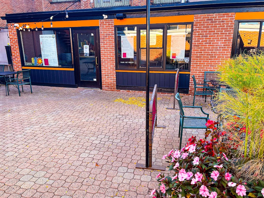 Zephyrs Street Pizza | restaurant | 968 Farmington Ave Rear, West Hartford, CT 06107, USA | 8602637400 OR +1 860-263-7400