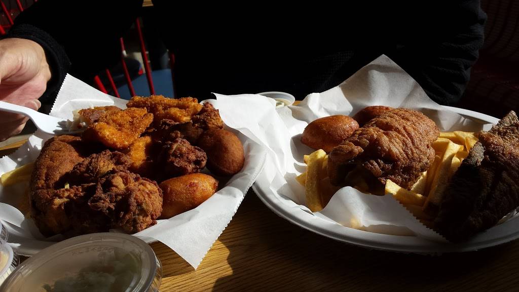 6 Crabs | restaurant | 118 2nd St, Williamsburg, VA 23185, USA | 7572587757 OR +1 757-258-7757