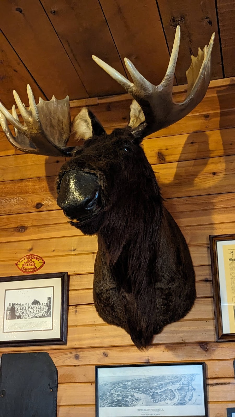 Quincys Restaurant & Lounge | restaurant | 48860 M-26, Dollar Bay, MI 49913, USA | 9064822118 OR +1 906-482-2118