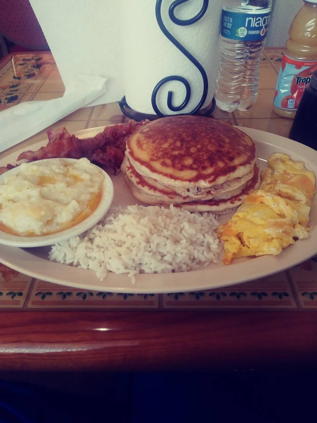 Sherry Js Homestyle Cooking | restaurant | 4815 Bunkum Rd, Washington Park, IL 62204, USA | 6182711117 OR +1 618-271-1117