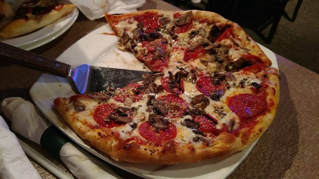 Champinos Restaurant and Pizzeri | restaurant | 6617 N Socrum Loop Rd, Lakeland, FL 33809, USA | 8639378866 OR +1 863-937-8866