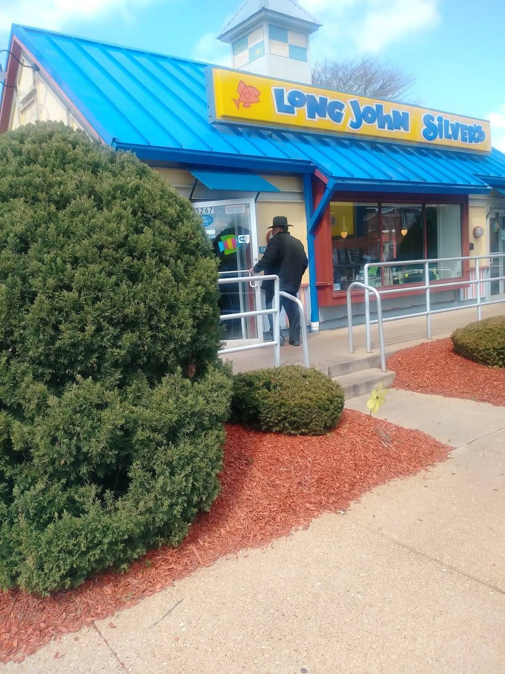 Long John Silvers | restaurant | 3267 Hampton Ave, St. Louis, MO 63139, USA | 3147818808 OR +1 314-781-8808
