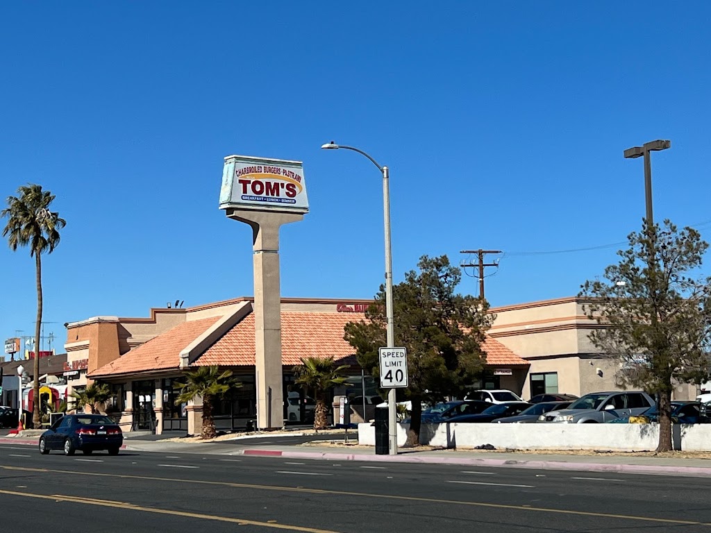 Mega Toms Charbroiled Burgers | restaurant | 1701 E Main St, Barstow, CA 92311, USA | 7602566466 OR +1 760-256-6466