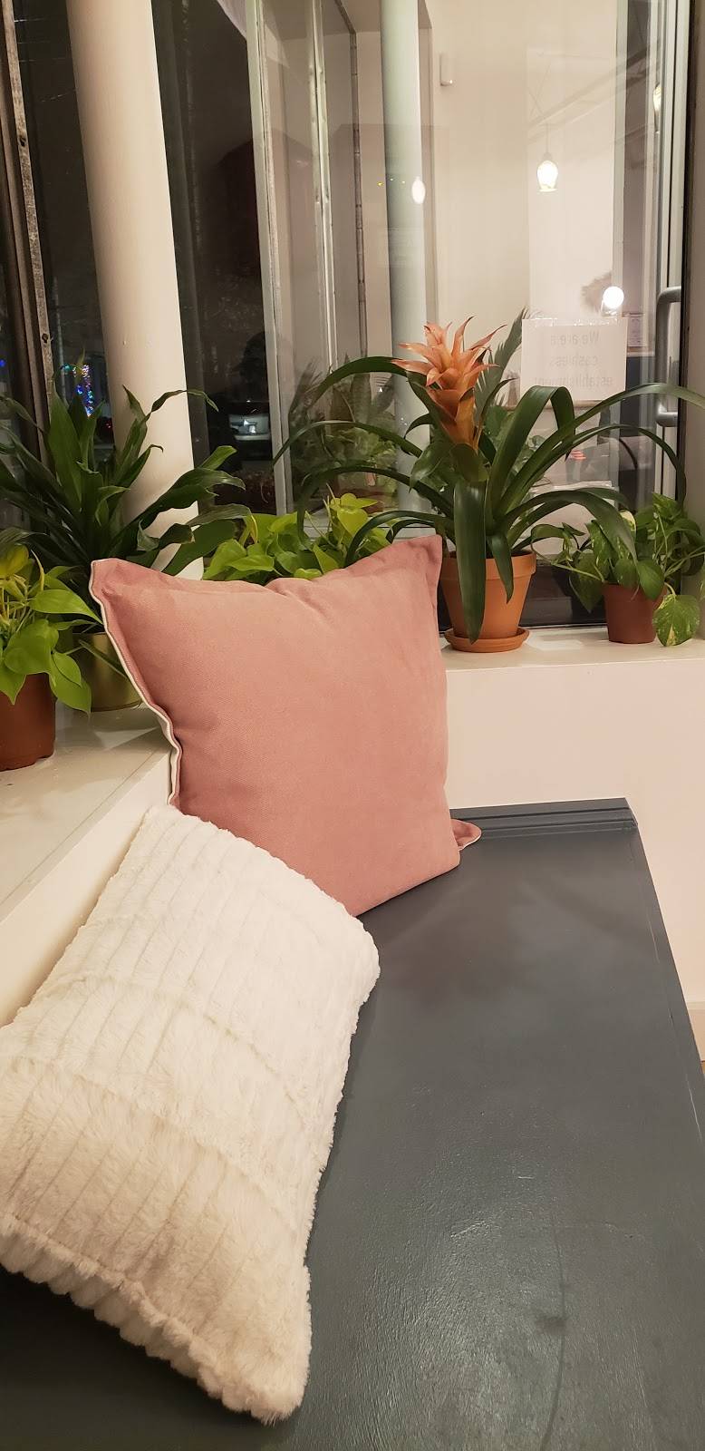 Hometown Cafe and Poké Bar | restaurant | 185 Camp St, Providence, RI 02906, USA | 4018681247 OR +1 401-868-1247