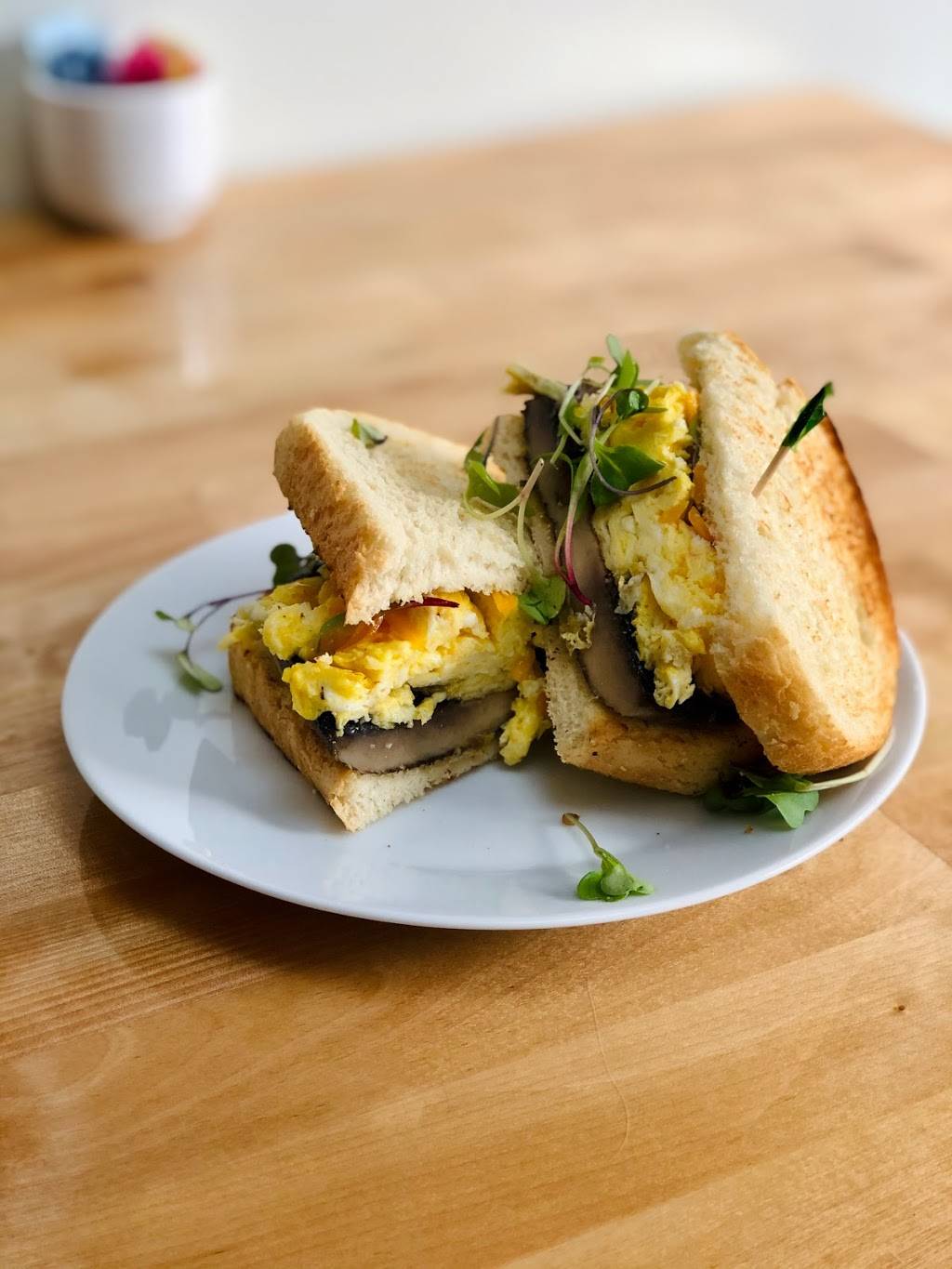 Uptown Food & Spirits | restaurant | 437 Main St, Warren, RI 02885, USA | 4014415460 OR +1 401-441-5460