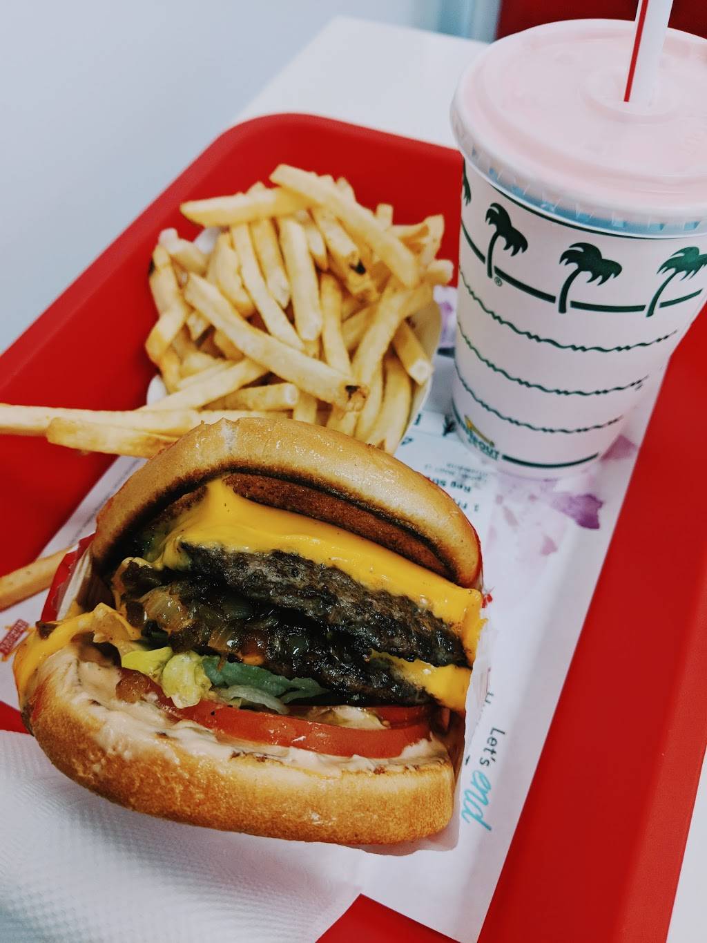 In-N-Out Burger | restaurant | 4115 Campus Dr, Irvine, CA 92612, USA | 8007861000 OR +1 800-786-1000