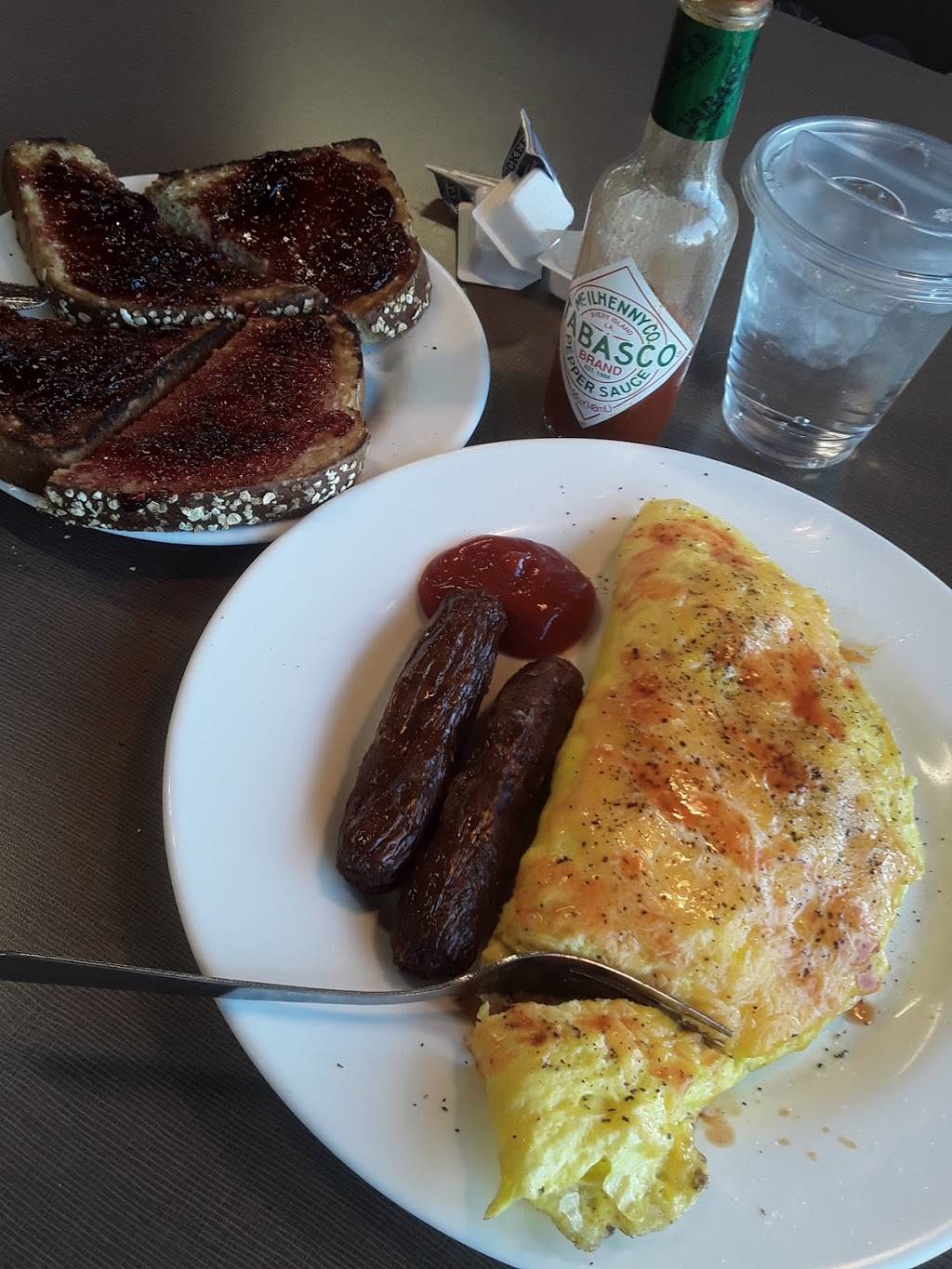 Hy-Vee Market Grille Express | restaurant | 1125 N Dodge St, Iowa City, IA 52245, USA | 3193549223 OR +1 319-354-9223