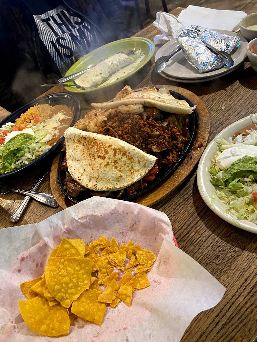 El Loro Mexican Grill and Cantina | restaurant | 5001 American Blvd W, Bloomington, MN 55437, USA | 9524566097 OR +1 952-456-6097