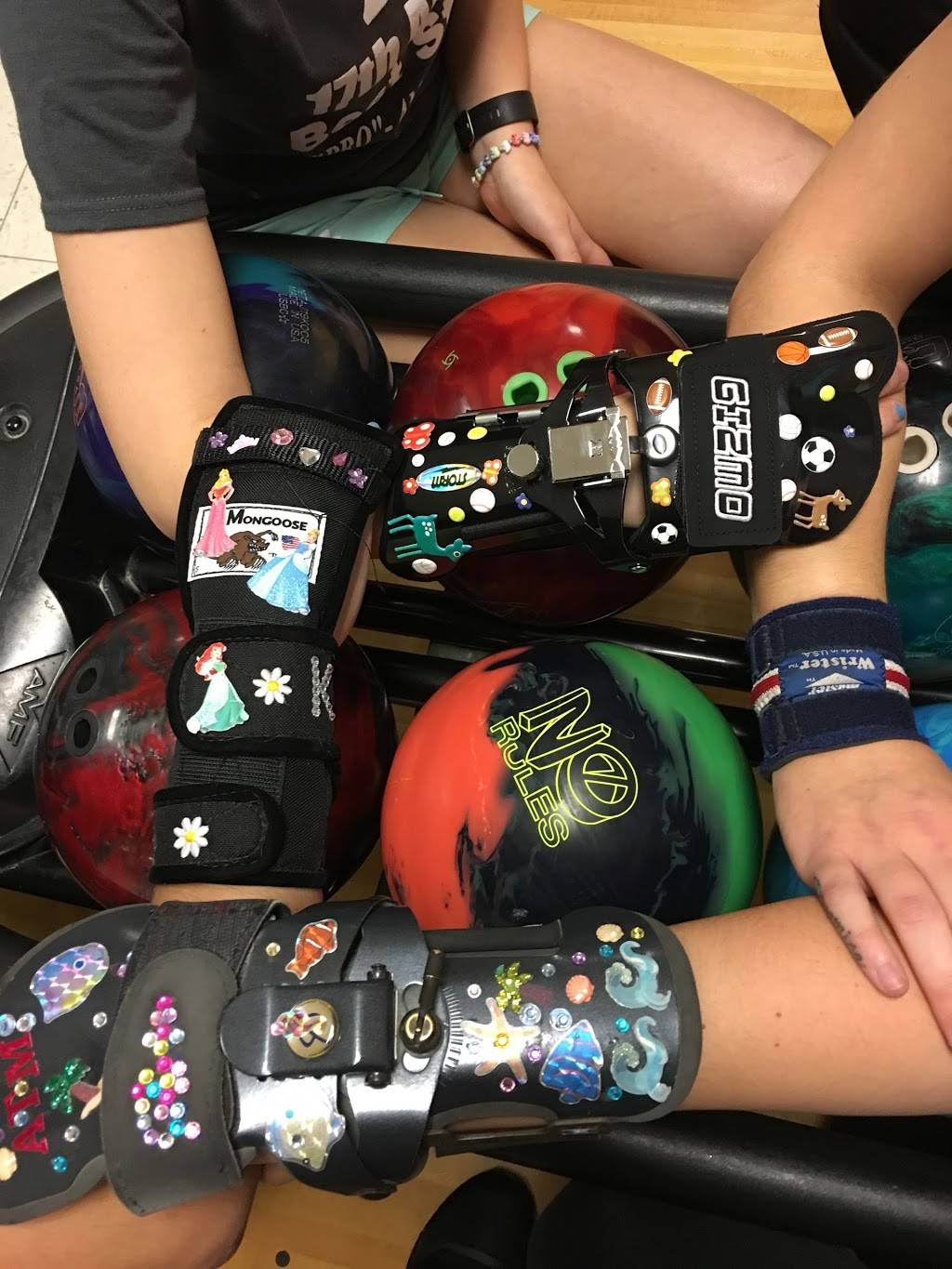 Mid County Lanes and Entertainment | meal takeaway | 875 N Broad St, Middletown, DE 19709, USA | 3023780677 OR +1 302-378-0677