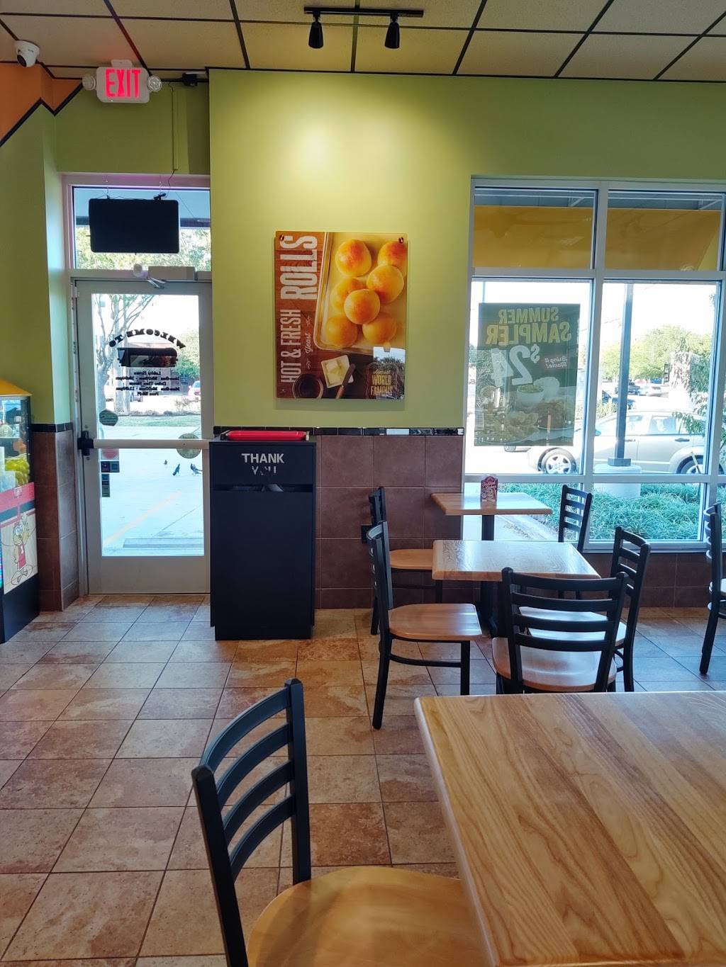 Golden Chick | meal takeaway | 4500 Matlock Rd, Arlington, TX 76018, USA | 6823208065 OR +1 682-320-8065