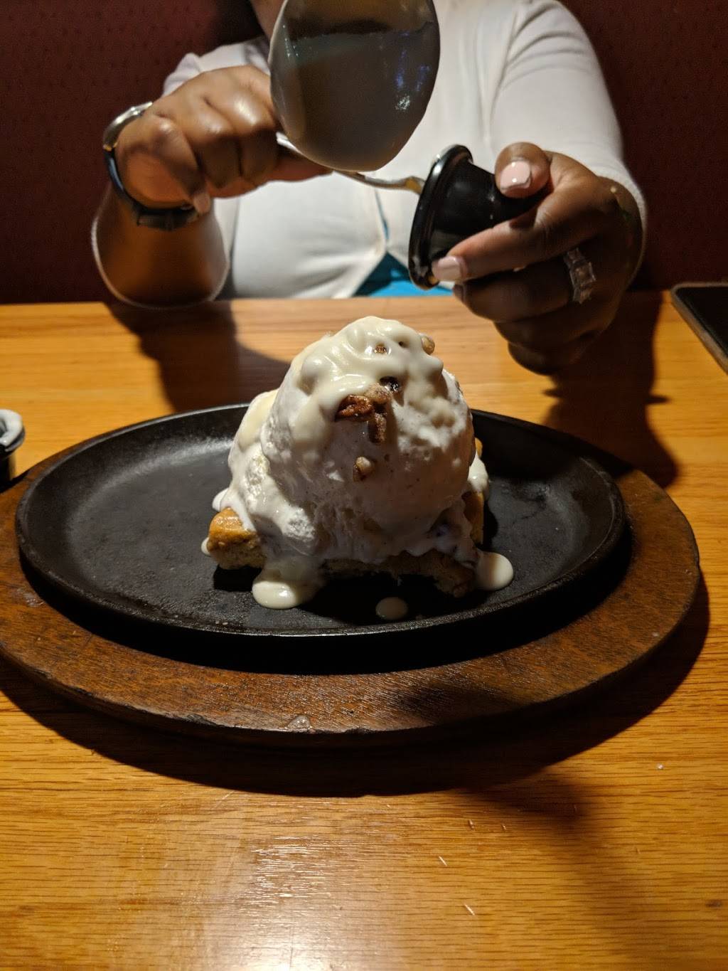 Applebees Grill + Bar | restaurant | 2933 John Hawkins Pkwy, Hoover, AL 35244, USA | 2054441102 OR +1 205-444-1102