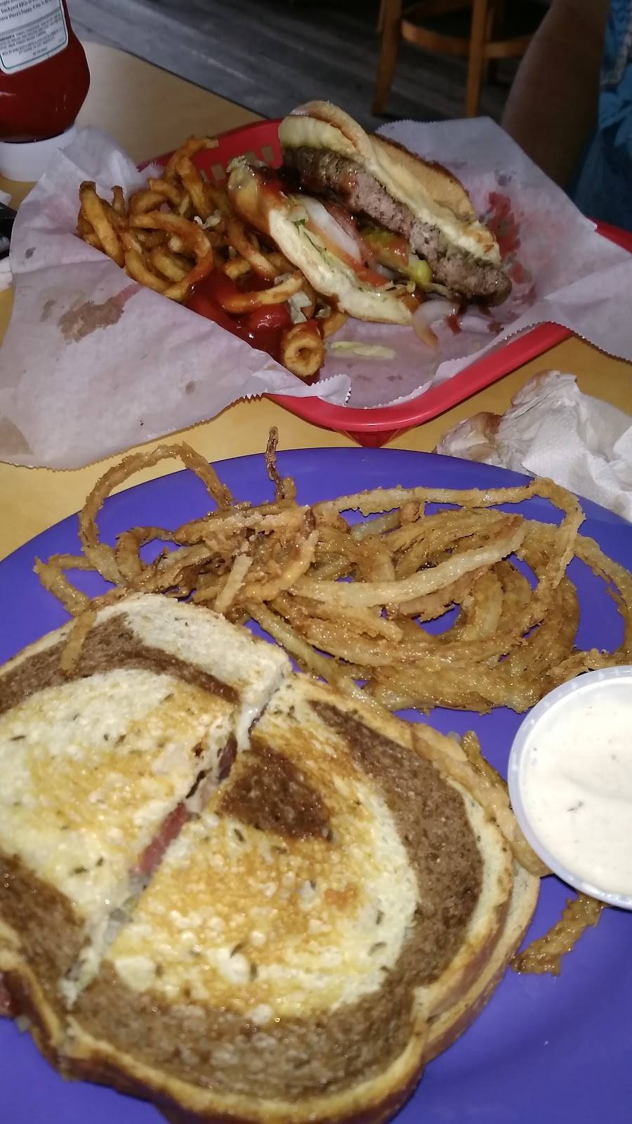 Twisted Oar | restaurant | 6900 Lanier Islands Pkwy, Buford, GA 30518, USA | 6787147572 OR +1 678-714-7572