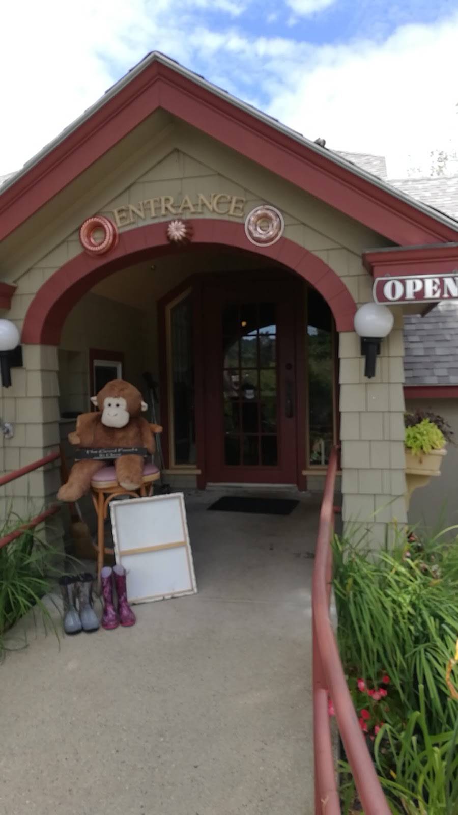 Madelines Deli | restaurant | 148 Main St, Jackson, NH 03846, USA | 6033838084 OR +1 603-383-8084