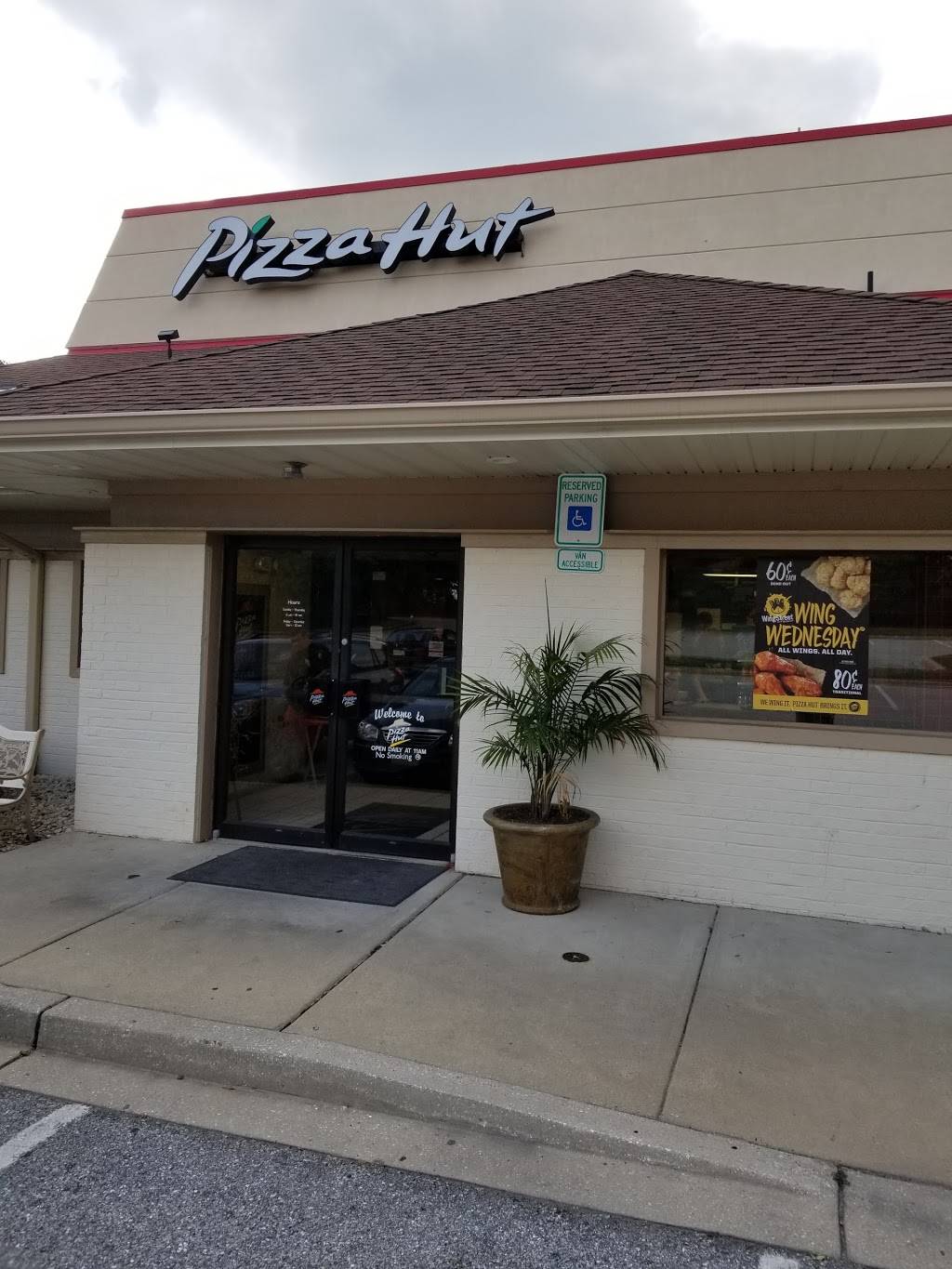 Pizza Hut | restaurant | 6323 Sykesville Rd, Eldersburg, MD 21784, USA | 4107950404 OR +1 410-795-0404
