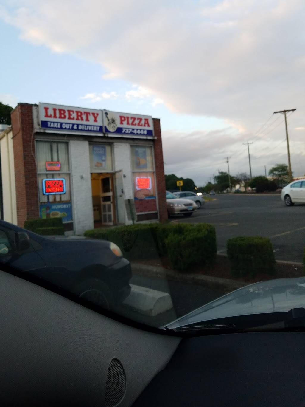 Liberty Pizza | restaurant | 1383 Liberty St, Springfield, MA 01104, USA | 4137374444 OR +1 413-737-4444