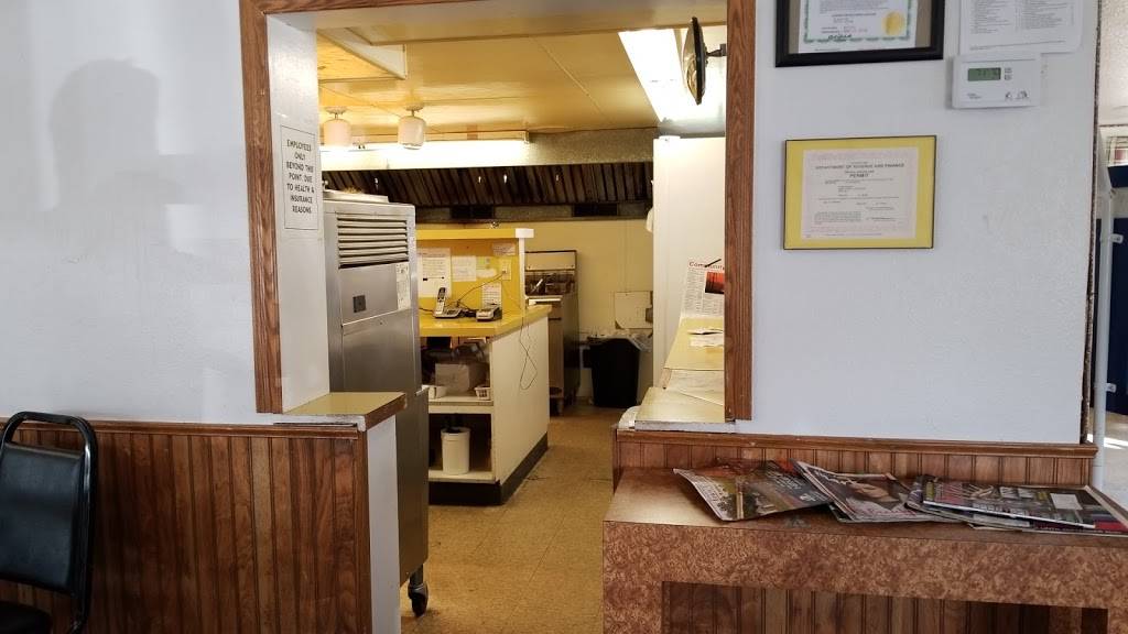 D-Lux Drive In | restaurant | 90 3rd St NW, Hartley, IA 51346, USA | 7129283453 OR +1 712-928-3453