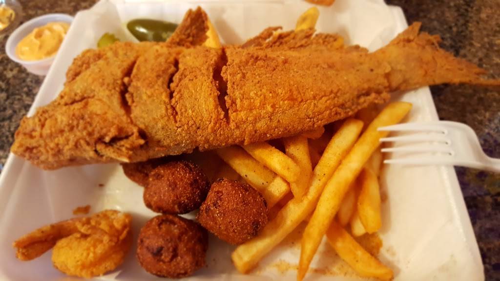 Whiskers Fish and Burgers | meal takeaway | 1702 Singleton Blvd, Dallas, TX 75212, USA | 2149393474 OR +1 214-939-3474