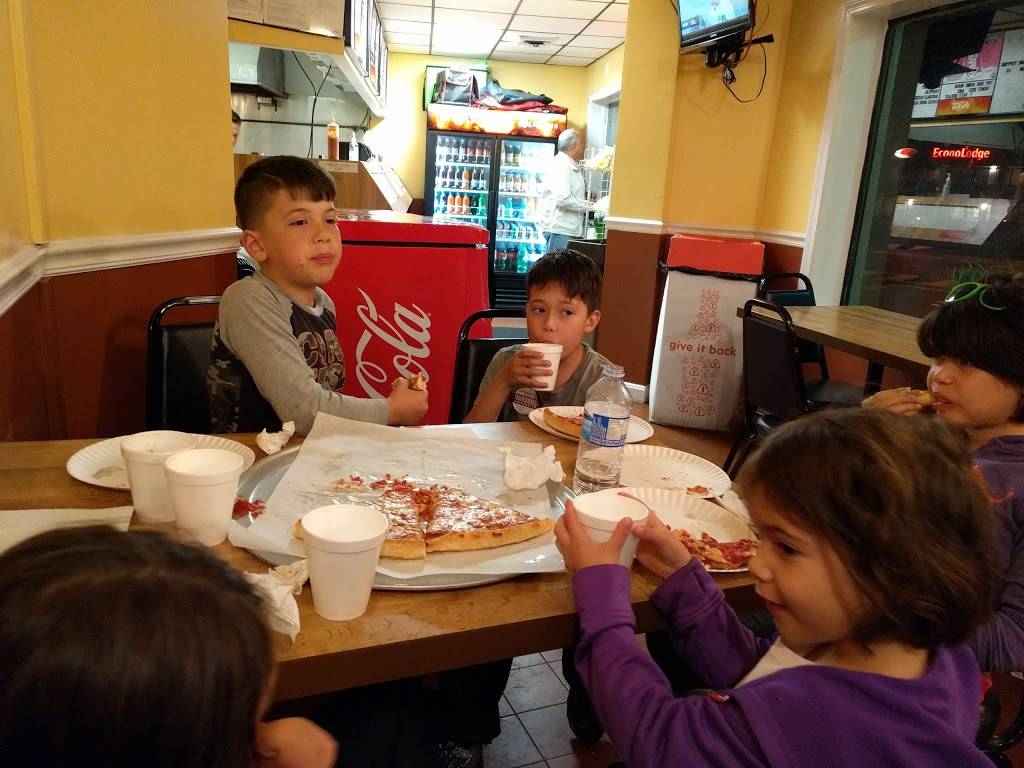 Marias Pizzeria | restaurant | 932 Salem St, Malden, MA 02148, USA | 7813249646 OR +1 781-324-9646