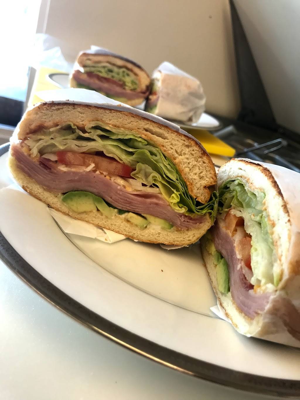 Delicioso By Mr & Mrs | restaurant | 341 I St, Modesto, CA 95351, USA | 2099183857 OR +1 209-918-3857