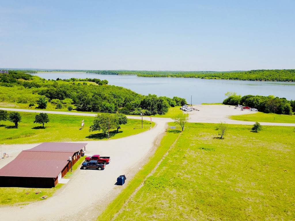 Flying D Lakeside Store & RV Park | restaurant | 7608 FM1125, Bowie, TX 76230, USA | 9408723581 OR +1 940-872-3581