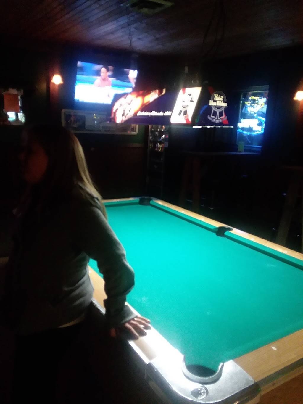 Hog Cabin Saloon | restaurant | 631 Newark Rd, Beloit, WI 53511, USA | 6083650500 OR +1 608-365-0500