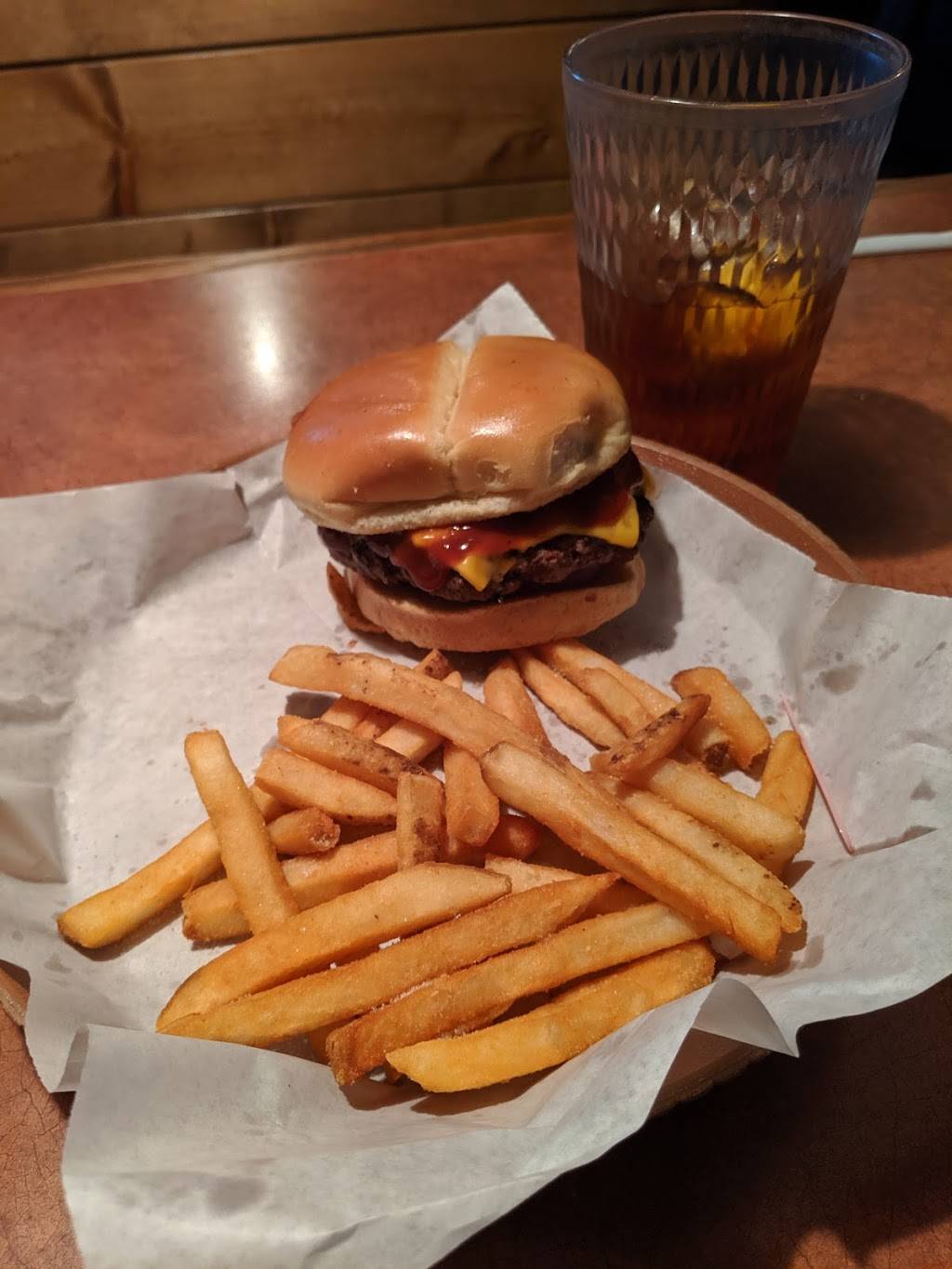 Montana Mikes Steakhouse | restaurant | 5030 NE 14th St, Des Moines, IA 50313, USA | 5155282010 OR +1 515-528-2010