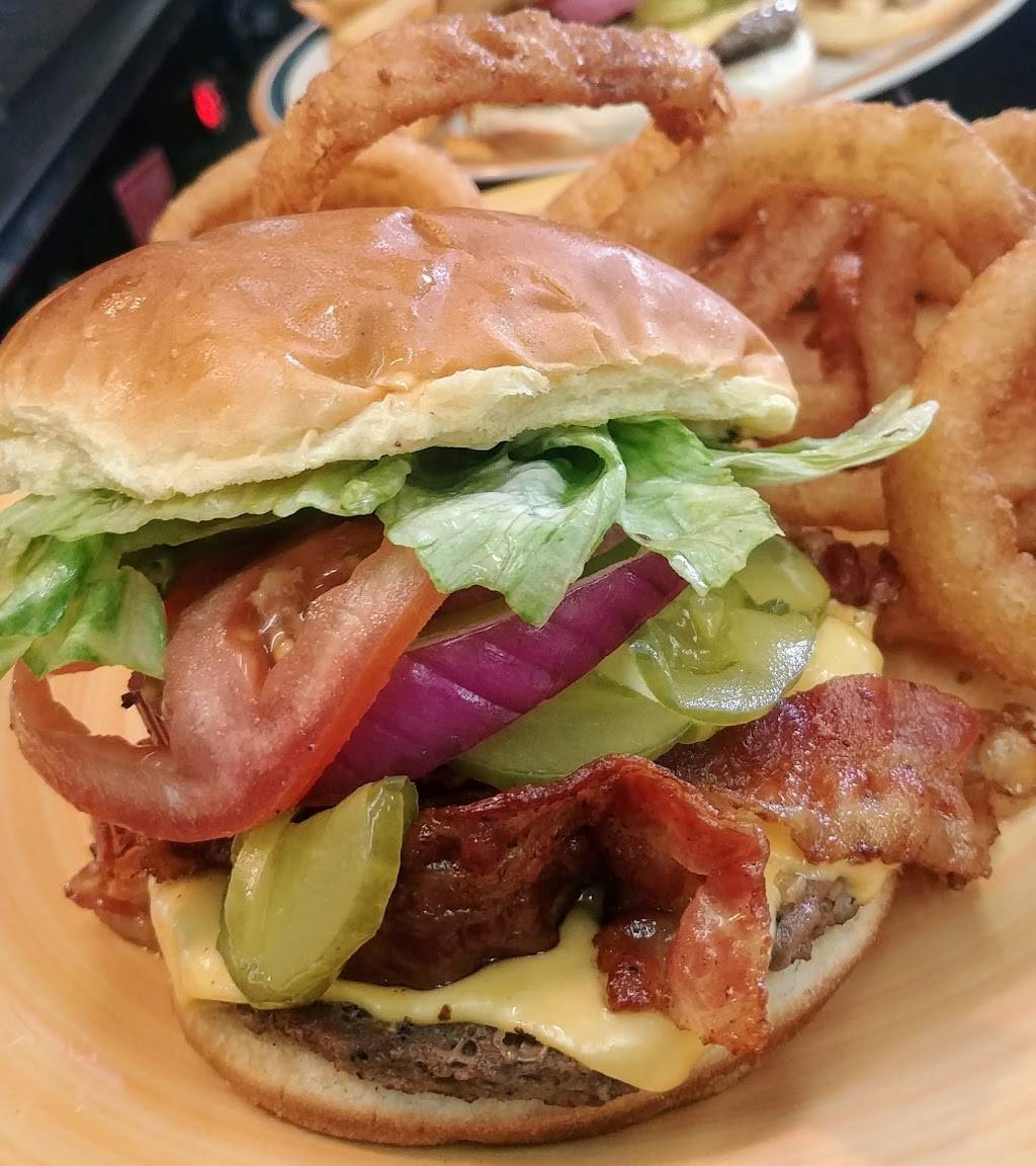 Keepsakes Country Diner And Store | restaurant | 5942 Lawrenceburg Rd, Chaplin, KY 40012, USA | 5023312419 OR +1 502-331-2419