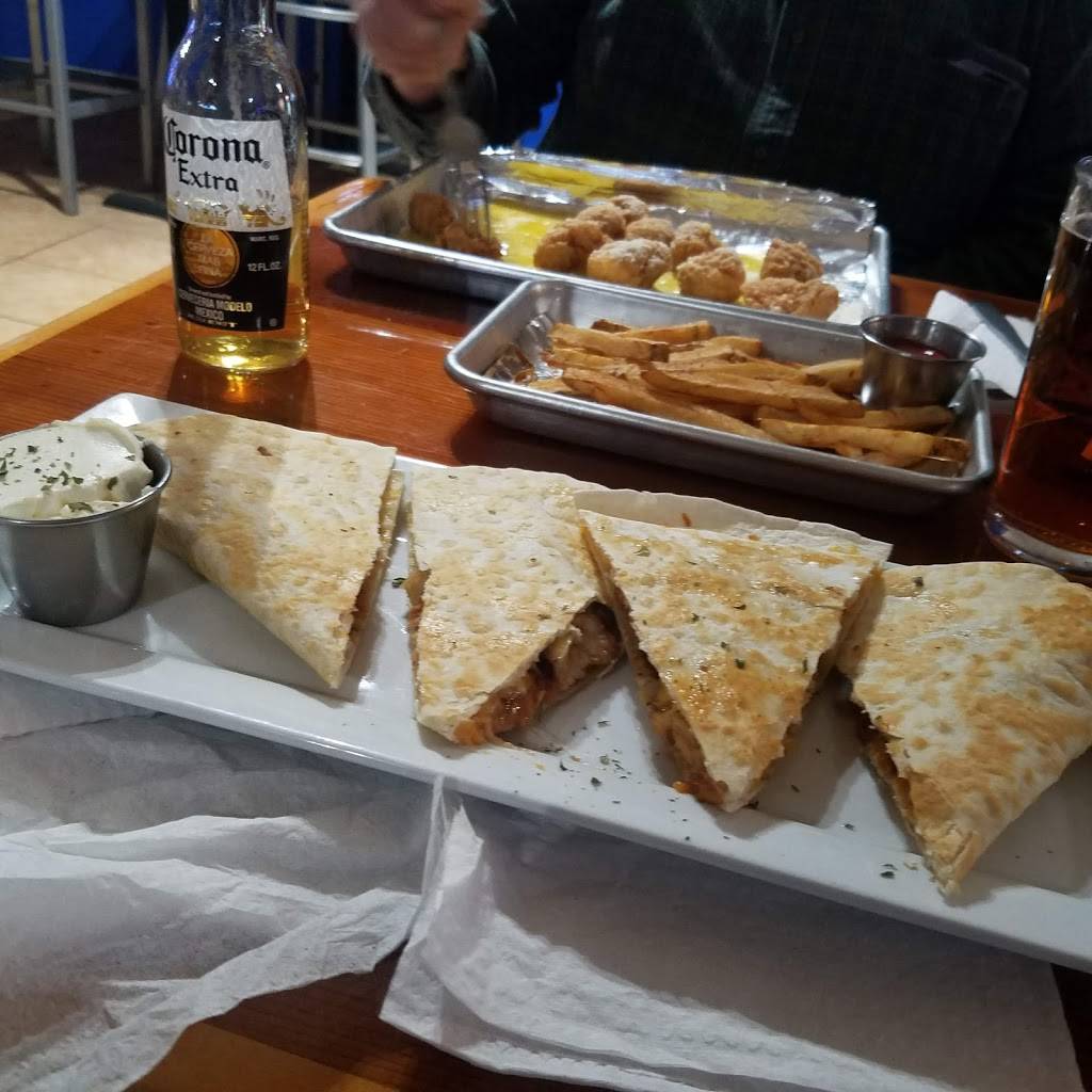 Just Wing It Annville | restaurant | 18 E Main St, Annville, PA 17003, USA | 7178679464 OR +1 717-867-9464