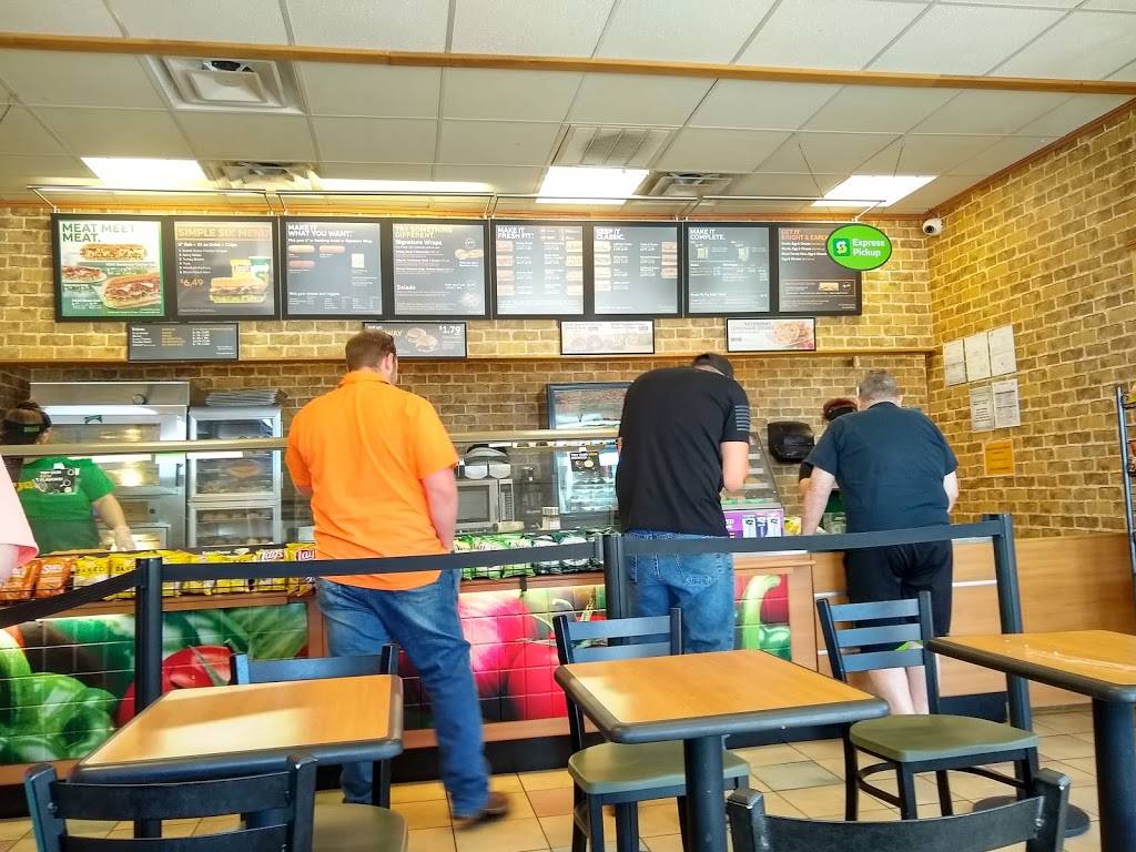 Subway | restaurant | 601 Peavine Rd, Crossville, TN 38571, USA | 9314562777 OR +1 931-456-2777