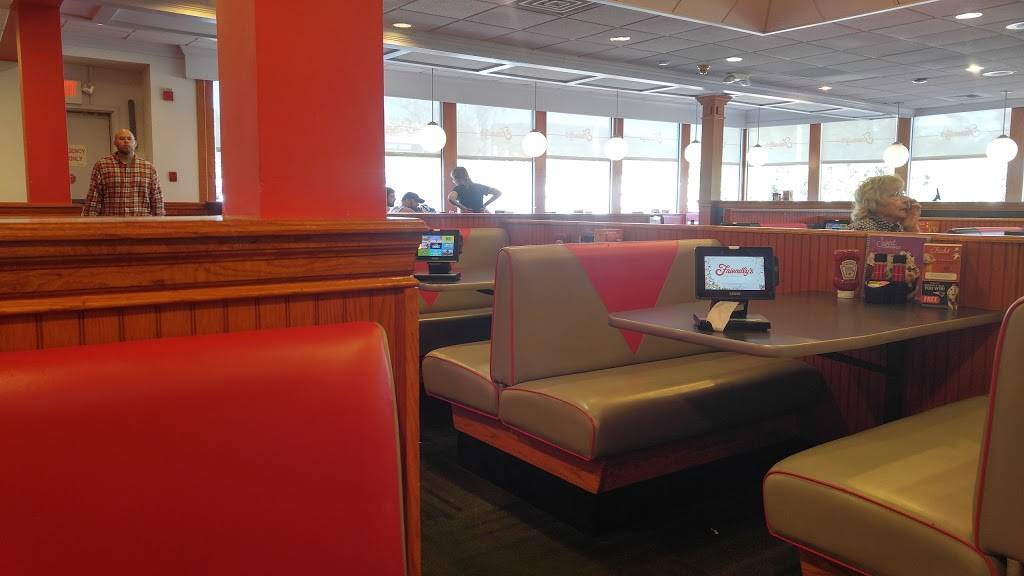 Friendlys | restaurant | 200, Mohawk Trail, Greenfield, MA 01301, USA | 4137745435 OR +1 413-774-5435
