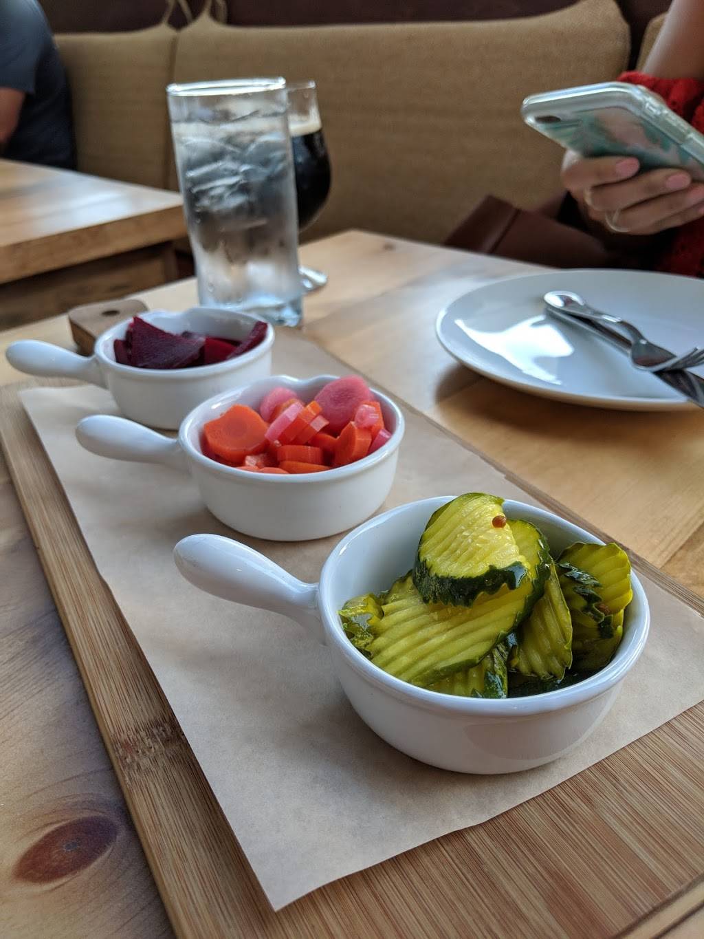 Sisters Barn | restaurant | 1408 S Pacific Coast Hwy, Redondo Beach, CA 90277, USA | 4244526070 OR +1 424-452-6070