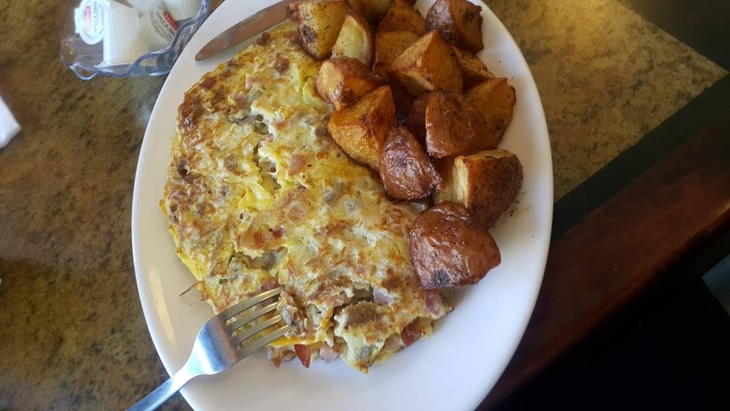 Classic Cafe | restaurant | 174 Spring St, Medford, MA 02155, USA | 7813911049 OR +1 781-391-1049