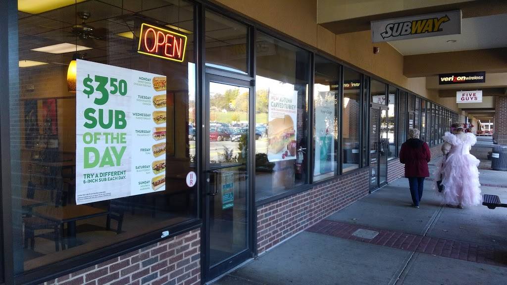 Subway | restaurant | 600 N Greenbush Rd, Rensselaer, NY 12144, USA | 5182832033 OR +1 518-283-2033