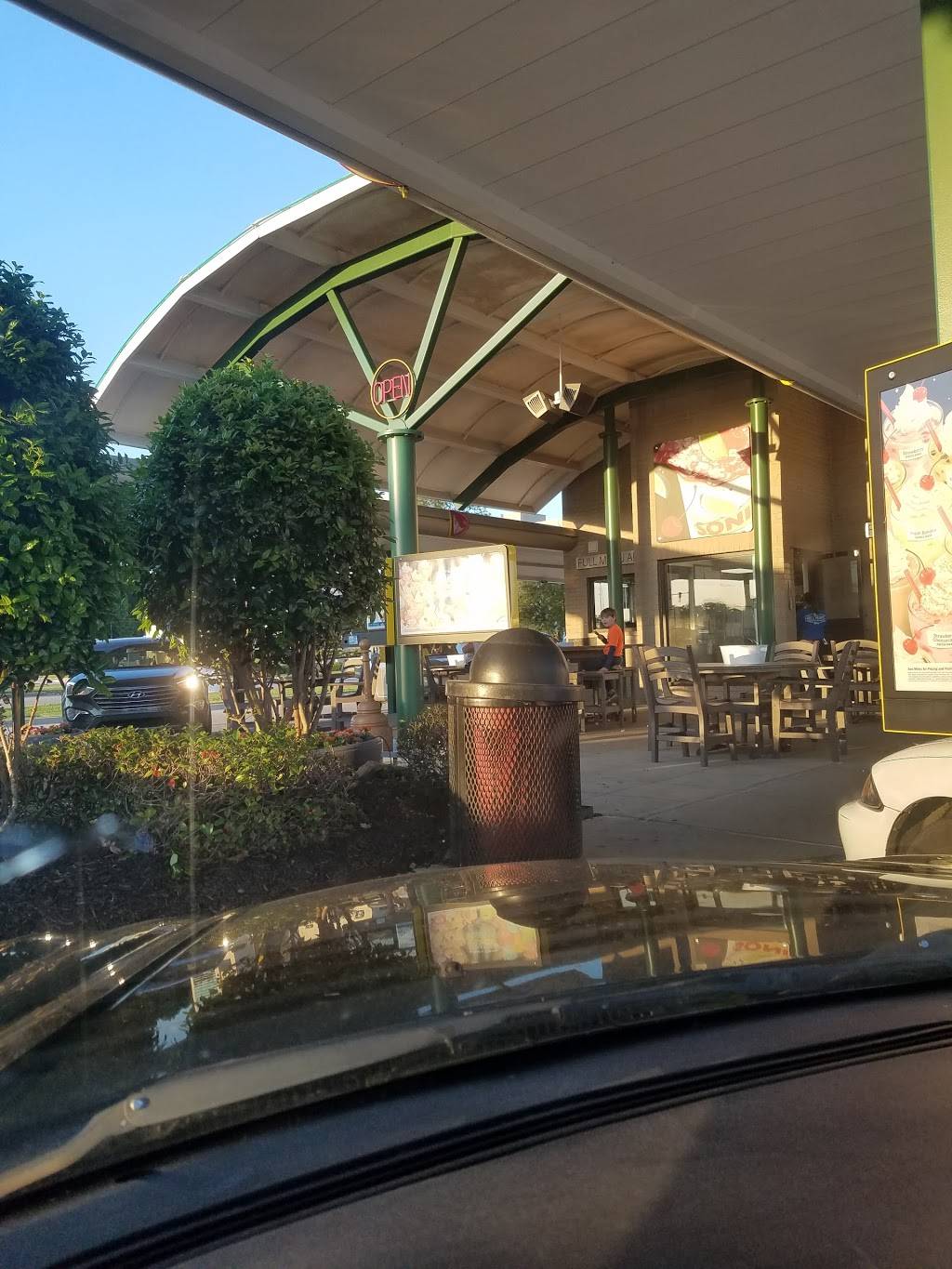 Sonic Drive-In | restaurant | 219 Burt Blvd, Benton, LA 71006, USA | 3189350965 OR +1 318-935-0965