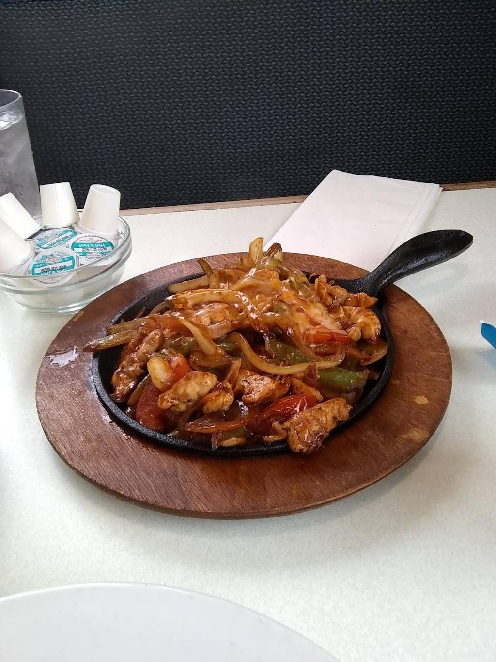 Mykonos Family Restaurant | restaurant | 8501 W Capitol Dr, Milwaukee, WI 53222, USA | 4144381939 OR +1 414-438-1939