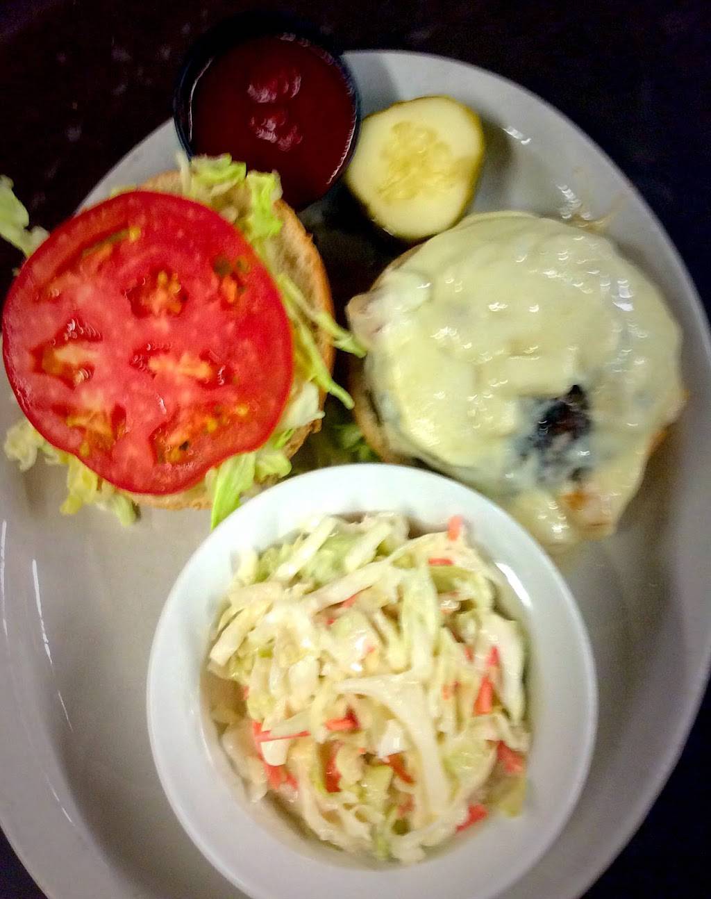 Finns Tap Room and Party House | restaurant | 14 Railroad St, Victor, NY 14564, USA | 5859244660 OR +1 585-924-4660