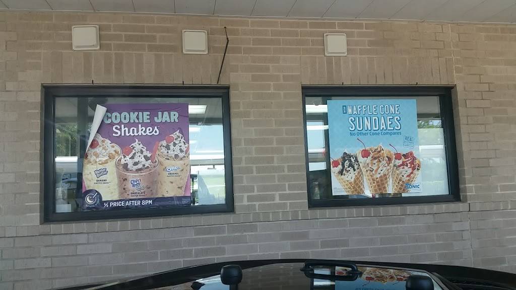 Sonic Drive-In | restaurant | 11350 Space Center Blvd, Houston, TX 77059, USA | 2819989733 OR +1 281-998-9733