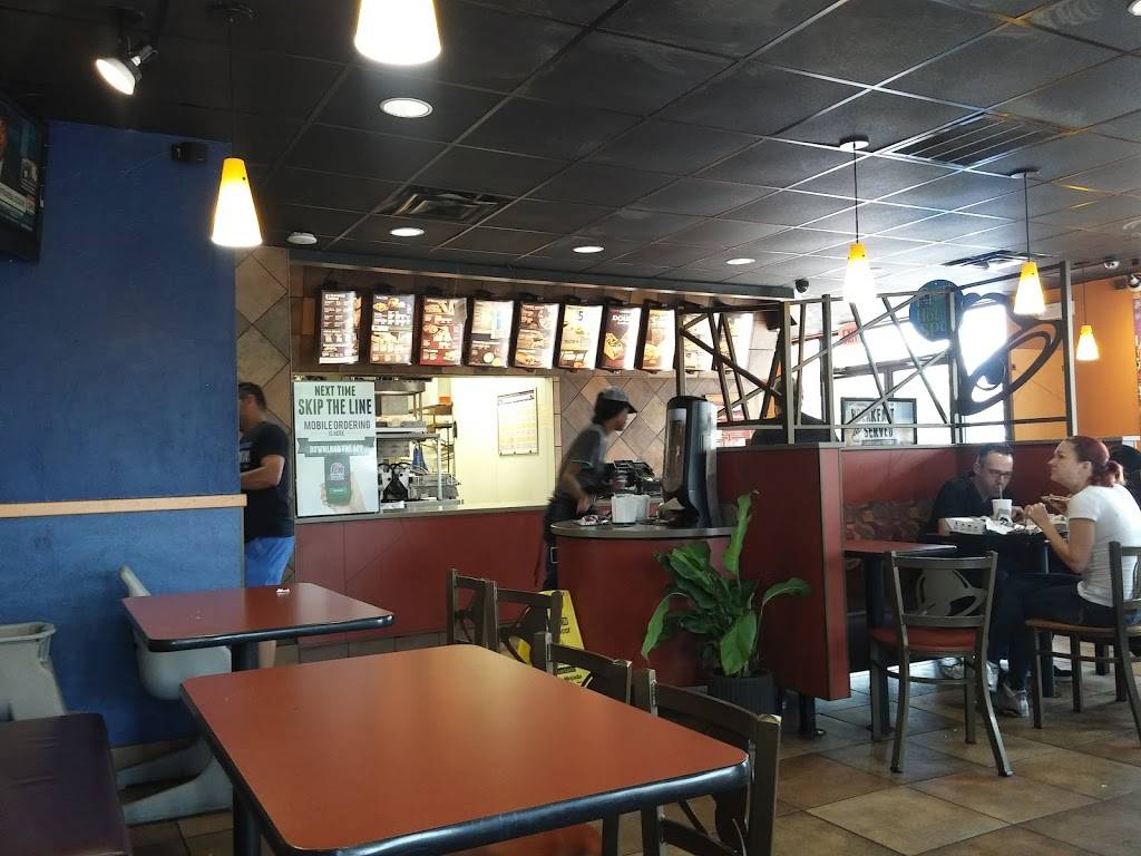 Taco Bell | meal takeaway | 2025 N Young Blvd, Chiefland, FL 32626, USA | 3524930012 OR +1 352-493-0012
