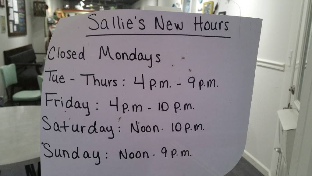 Sallies By The Shore | restaurant | 110 S Main St, Culver, IN 46511, USA | 5742429955 OR +1 574-242-9955